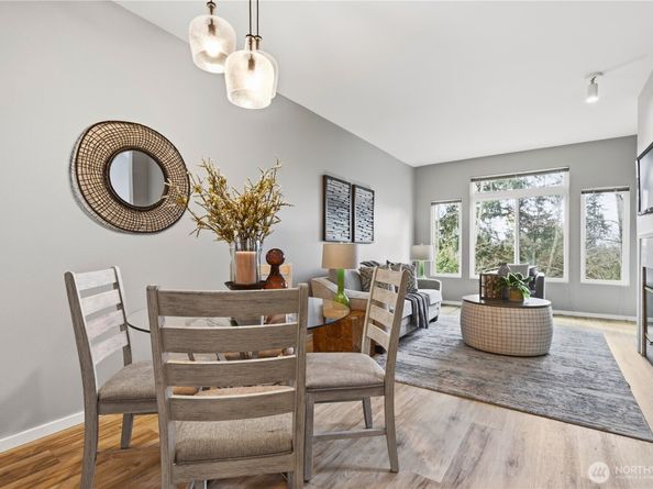 6649 SE Cougar Mountain Way, Bellevue WA 98006