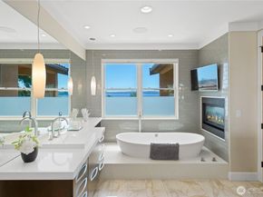 435 8th Avenue W, Kirkland WA 98033