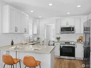 1132 Crawford Rd, Lynnwood WA 98036