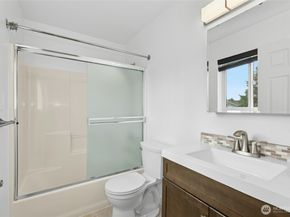 1132 Crawford Rd, Lynnwood WA 98036