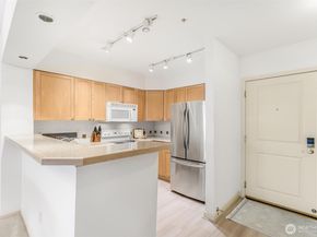 1525 NW 57th Street 302, Seattle WA 98107