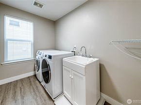 2712 153rd Street SW, Lynnwood WA 98087