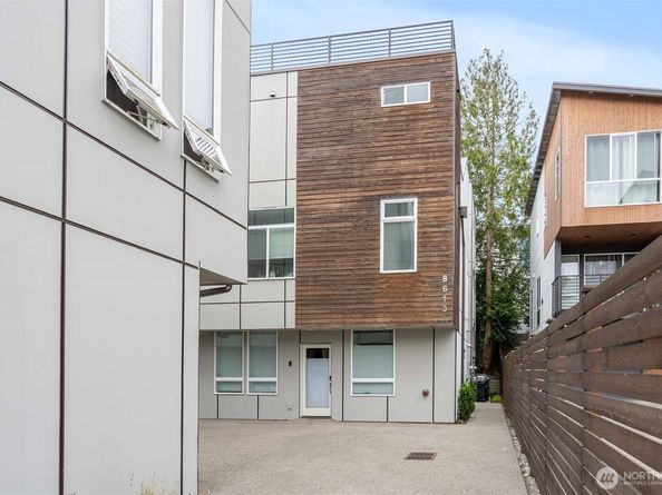 8613 23rd Avenue NE B, Seattle WA 98115