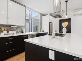 8613 23rd Avenue NE B, Seattle WA 98115