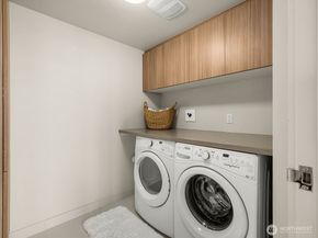 583 Battery Street 3802N, Seattle WA 98121