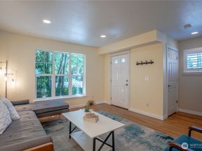 118 N 104th Street A, Seattle WA 98133