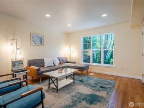 118 N 104th Street A, Seattle WA 98133