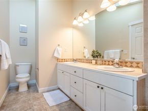 118 N 104th Street A, Seattle WA 98133