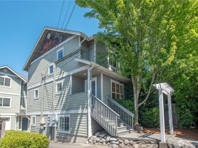 118 N 104th Street A, Seattle WA 98133