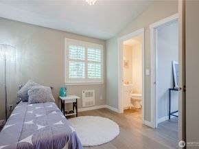 118 N 104th Street A, Seattle WA 98133