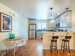 118 N 104th Street A, Seattle WA 98133