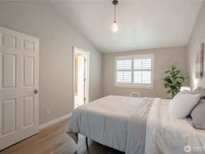 118 N 104th Street A, Seattle WA 98133