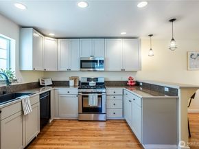 118 N 104th Street A, Seattle WA 98133