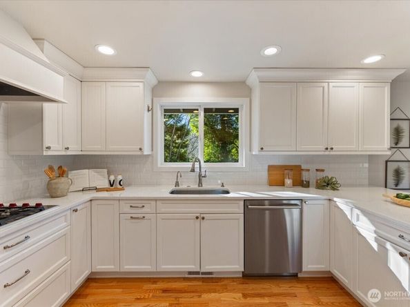 6177 92nd Avenue SE, Mercer Island WA 98040