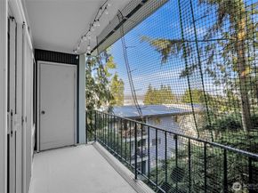 10457 DES MOINES MEMORIAL Drive S 307, Seattle WA 98168