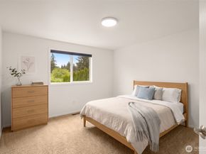 24325 SE 40th Place, Sammamish WA 98029