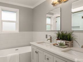 24325 SE 40th Place, Sammamish WA 98029