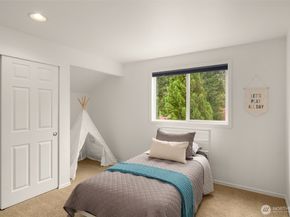 24325 SE 40th Place, Sammamish WA 98029