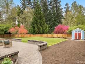 24325 SE 40th Place, Sammamish WA 98029