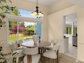 24325 SE 40th Place, Sammamish WA 98029