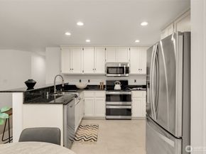 24325 SE 40th Place, Sammamish WA 98029