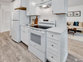 14132 74th Place NE 16D, Kirkland WA 98034