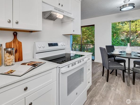 14132 74th Place NE 16D, Kirkland WA 98034