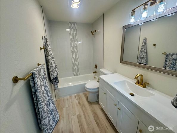 220 SW Clark Street B201, Issaquah WA 98027