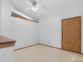 21622 120th Avenue SE, Kent WA 98031