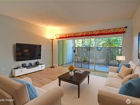 4807 180th Street SW E105, Lynnwood WA 98037