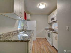 4807 180th Street SW E105, Lynnwood WA 98037