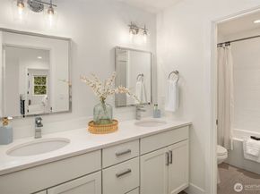 720 20th Avenue W, Kirkland WA 98033