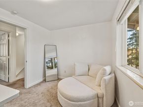 13706 26th Place W B18, Lynnwood WA 98087