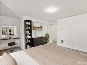 13706 26th Place W B18, Lynnwood WA 98087