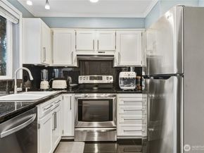 13706 26th Place W B18, Lynnwood WA 98087