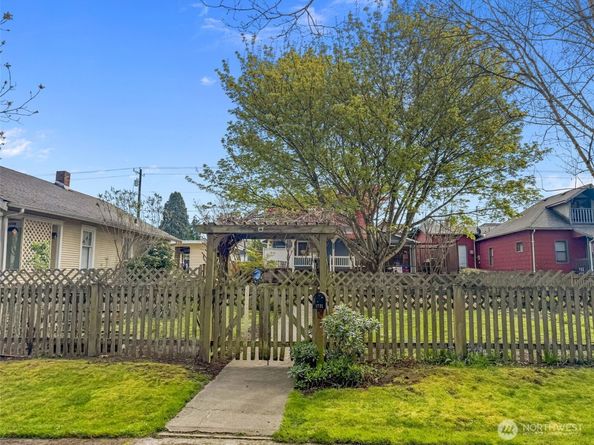 1721 McDougall Avenue, Everett WA 98201