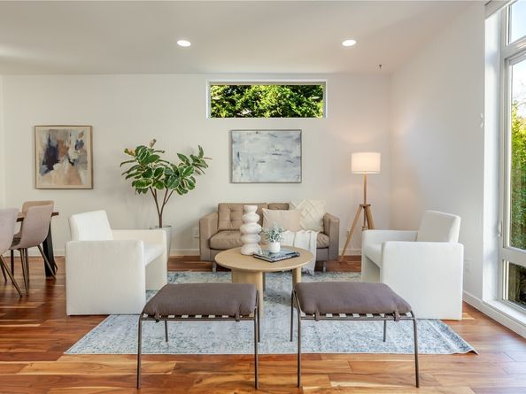 3245 21st Avenue W, Seattle WA 98199