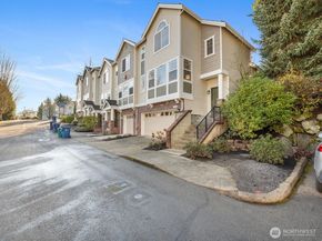 15509 132nd Place NE 3E, Woodinville WA 98072