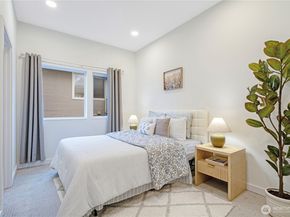 12526 15th Avenue NE B, Seattle WA 98125