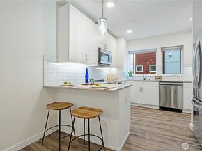 12526 15th Avenue NE B, Seattle WA 98125