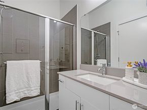 12526 15th Avenue NE B, Seattle WA 98125