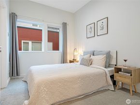 12526 15th Avenue NE B, Seattle WA 98125