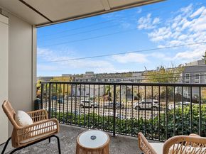 2253 Gilman Drive W 104, Seattle WA 98119