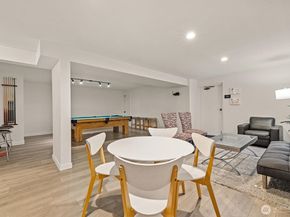 2253 Gilman Drive W 104, Seattle WA 98119