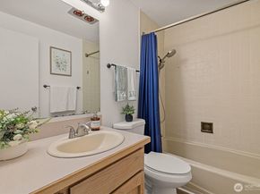 2253 Gilman Drive W 104, Seattle WA 98119