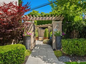 10132 NE 59th Street C, Kirkland WA 98033