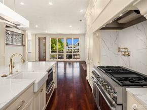 10132 NE 59th Street C, Kirkland WA 98033