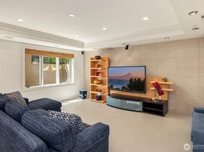 10132 NE 59th Street C, Kirkland WA 98033