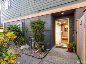 932 N 96th St, Seattle WA 98103