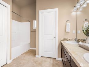 932 N 96th St, Seattle WA 98103